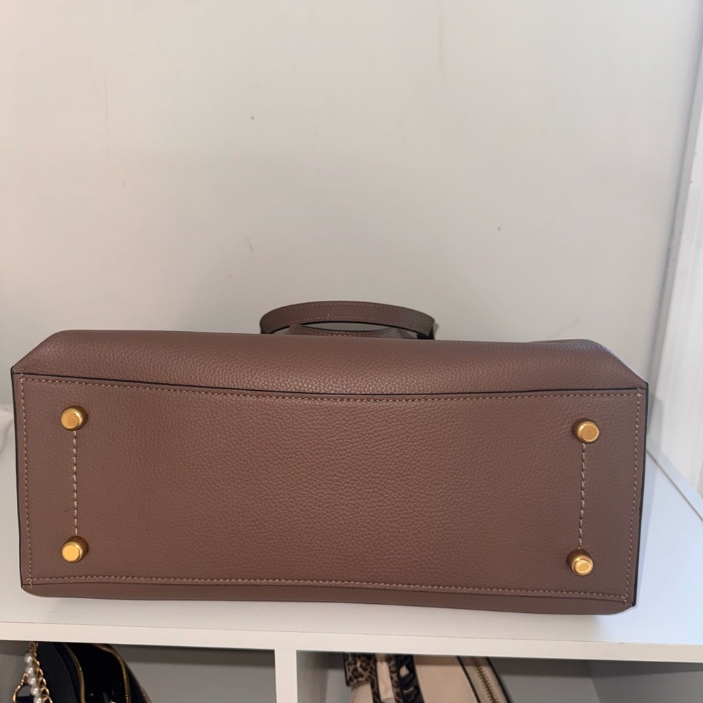Coach Willow Tote 38 - Picture 3 of 6